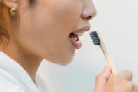 Jak unikać chorób związanych z suchą jamą ustną?